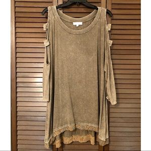 NWOT Umgee Mineral Washed Olive Quarter Sleeve Top